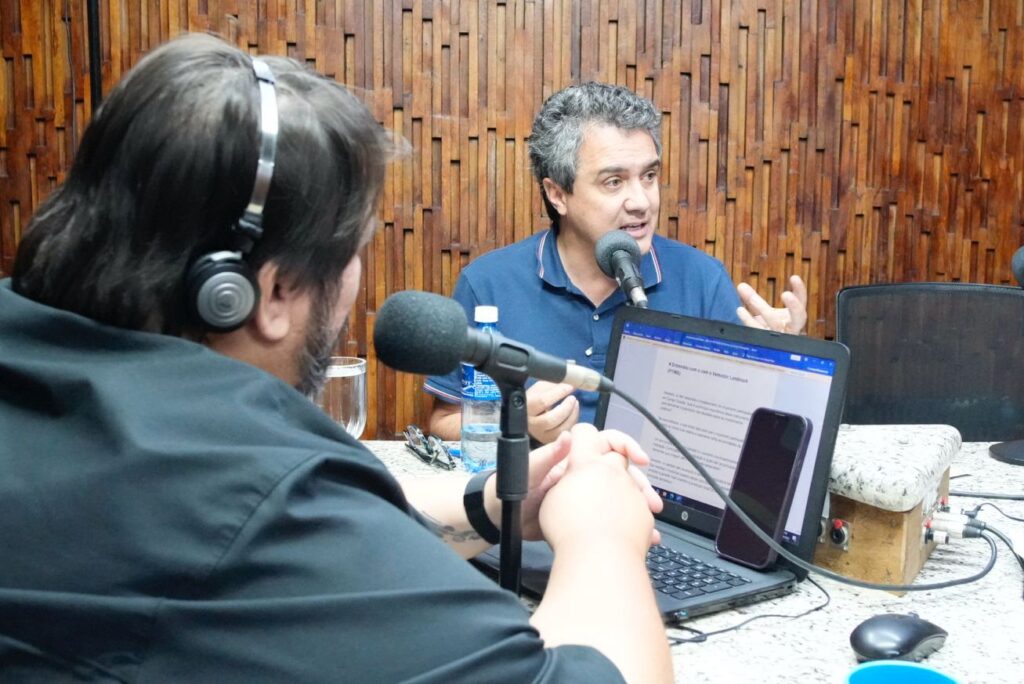 Vereador Landmark durante entrevista à Capital FM nesta quarta-feira. Foto: Pedro Roque