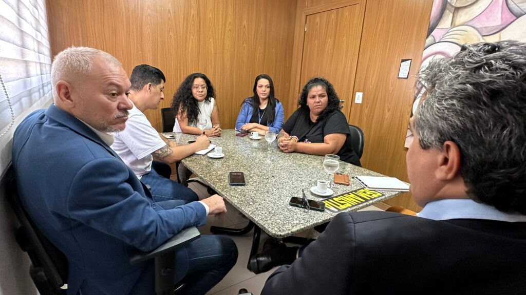 Vereador recebeu representantes da Associação de Mulheres das Favelas do MS em seu gabinete. Foto: Pedro Roque
