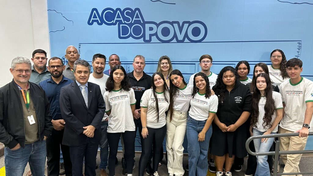 Vereador Landmark e representantes do IFMS reunidos na Câmara nesta quinta-feira. Foto: Pedro Roque