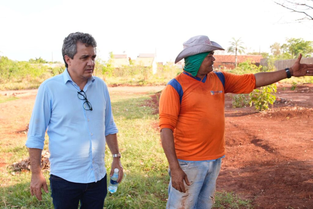 Vereador escuta moradores nos bairros. Foto: Pedro Roque