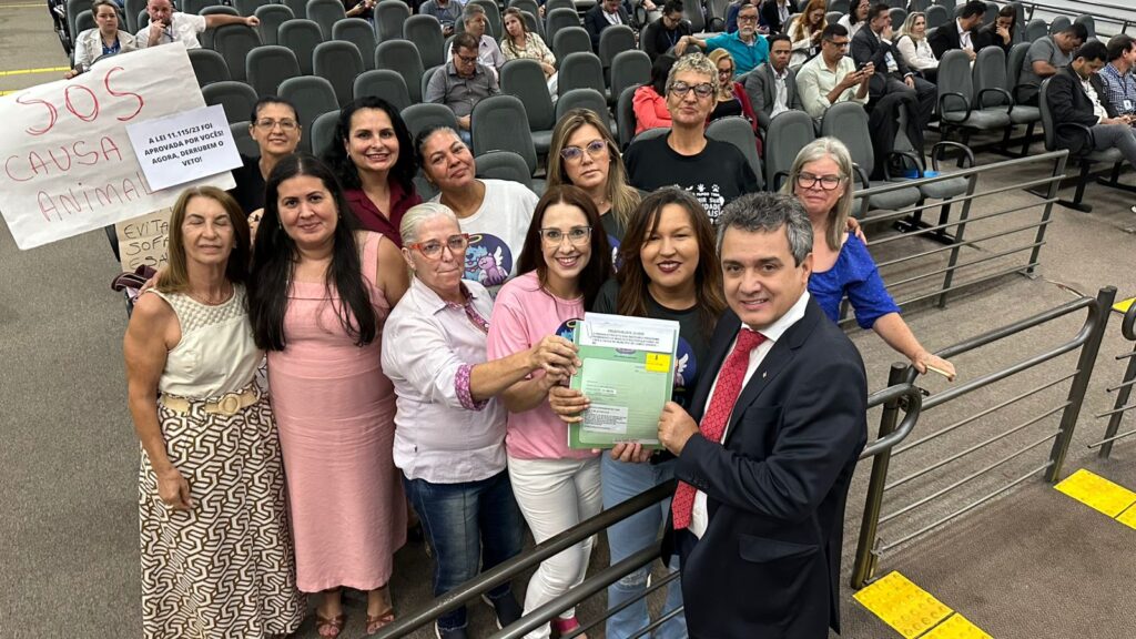 Vereador ouviu protetoras e foi favorável ao projeto. Foto: Pedro Roque