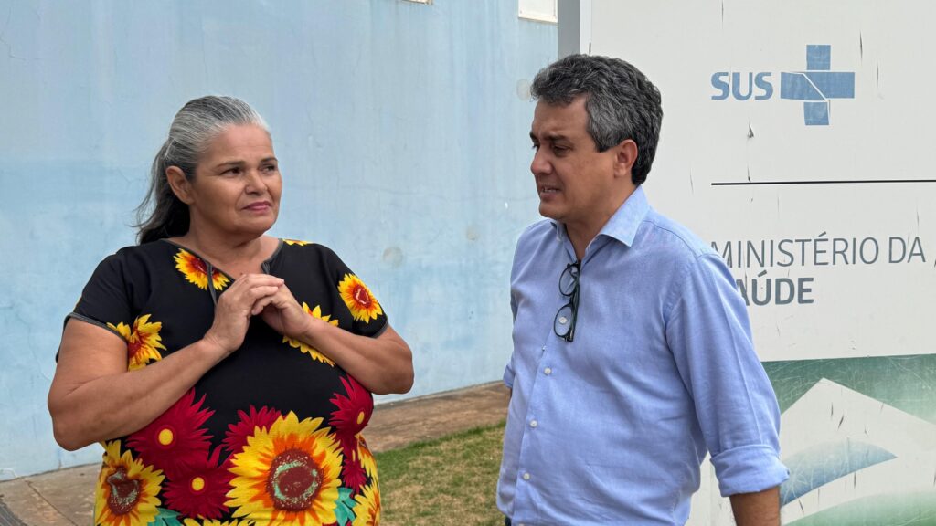 Landmark ao lado de Luzeni Pinheiro, presidente do Clube de Mães do Jardim do Pênfigo, em vista à unidade do Jardim Tarumã. Foto: Pedro Roque