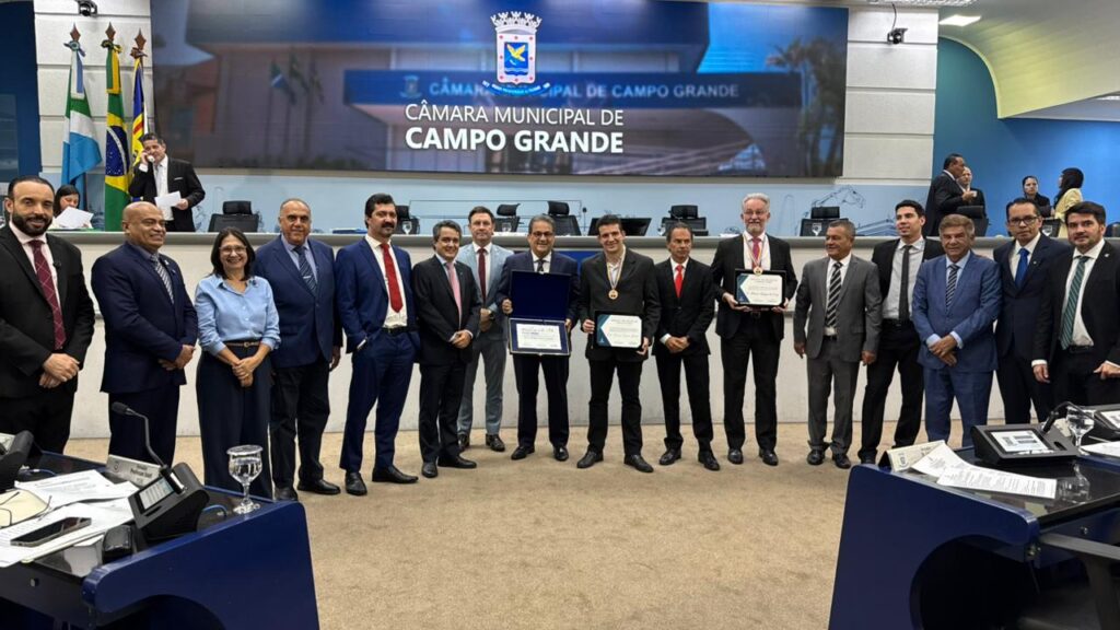 Homenagens foram entregues em plenário. Foto: Pedro Roque