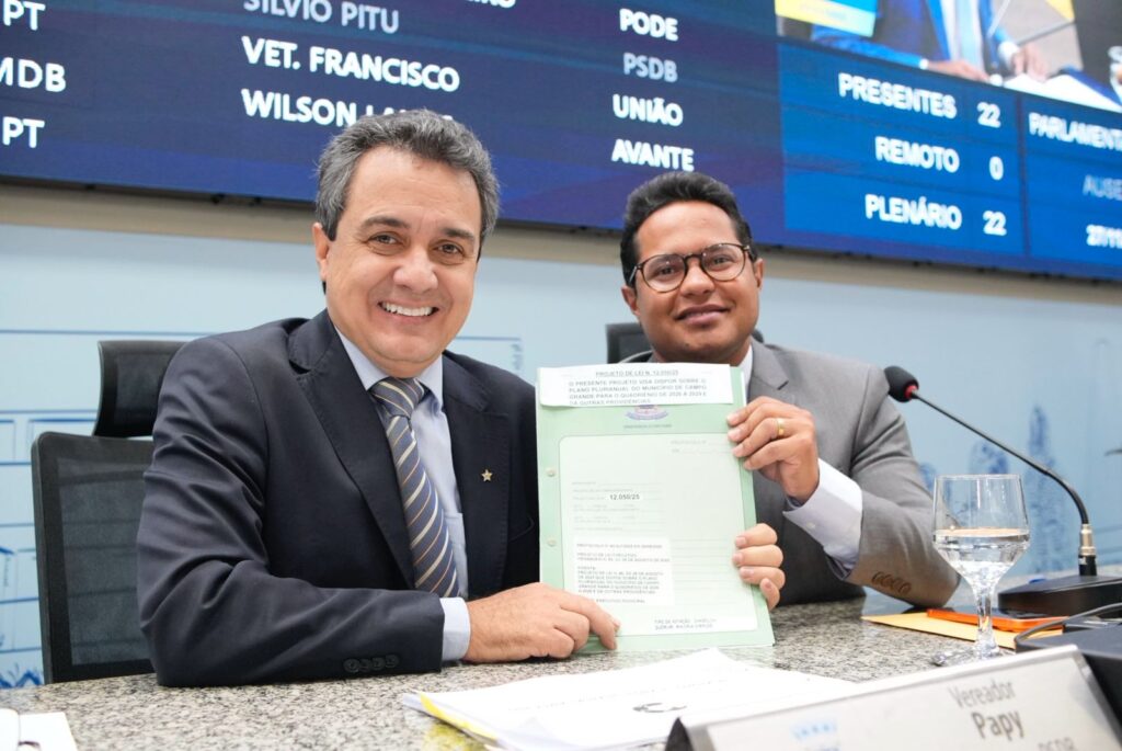 Landmark ao lado do vereador Papy, presidente da Câmara. Foto: Pedro Roque