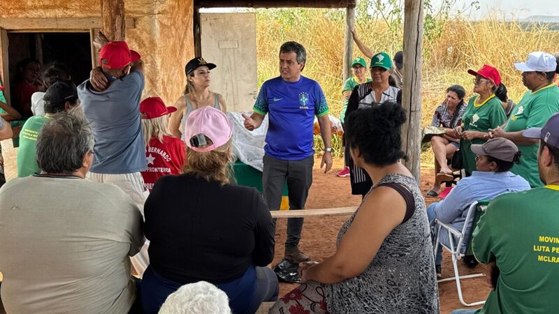 Vereador durante visita a acampamentos da Capital. Foto: Pedro Roque