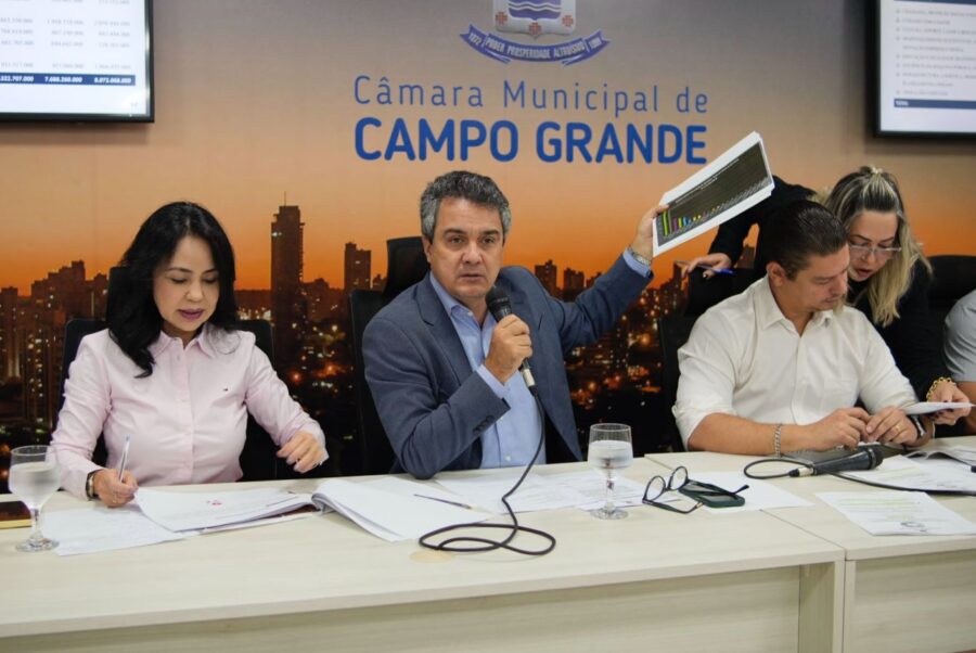 Em audiência sobre contas públicas, vereador cobra mais entrega ao Executivo. Foto: Pedro Roque