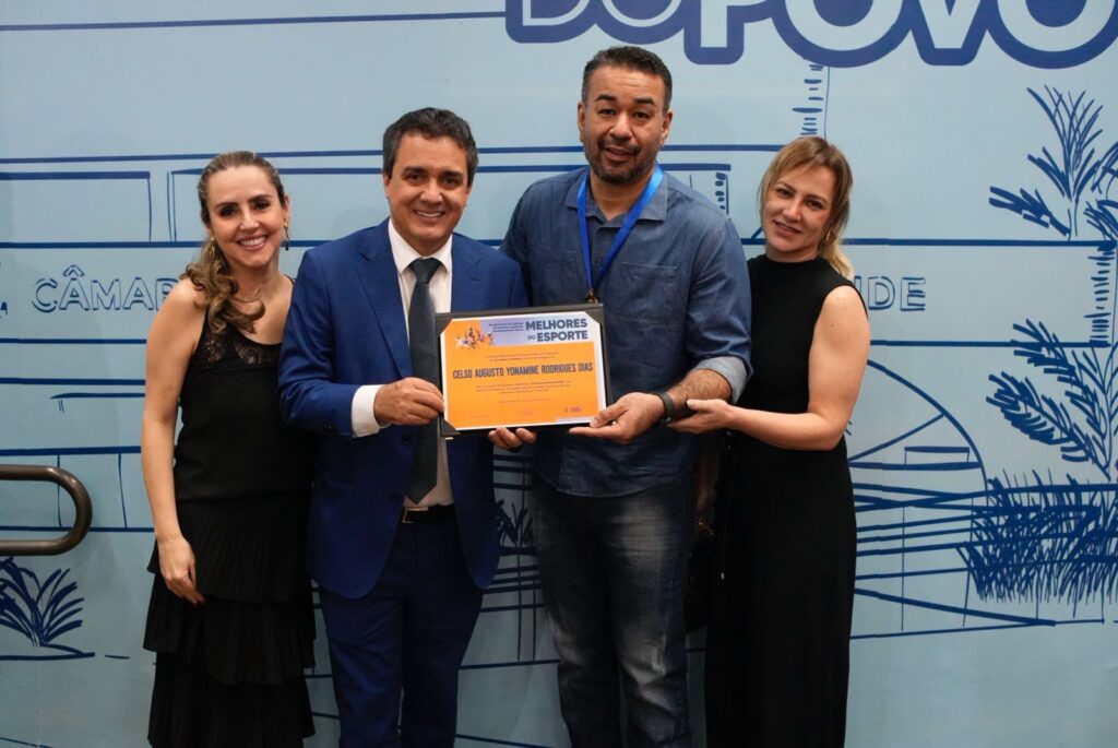 Celso recebeu homenagem do vereador Landmark. Foto: Pedro Roque