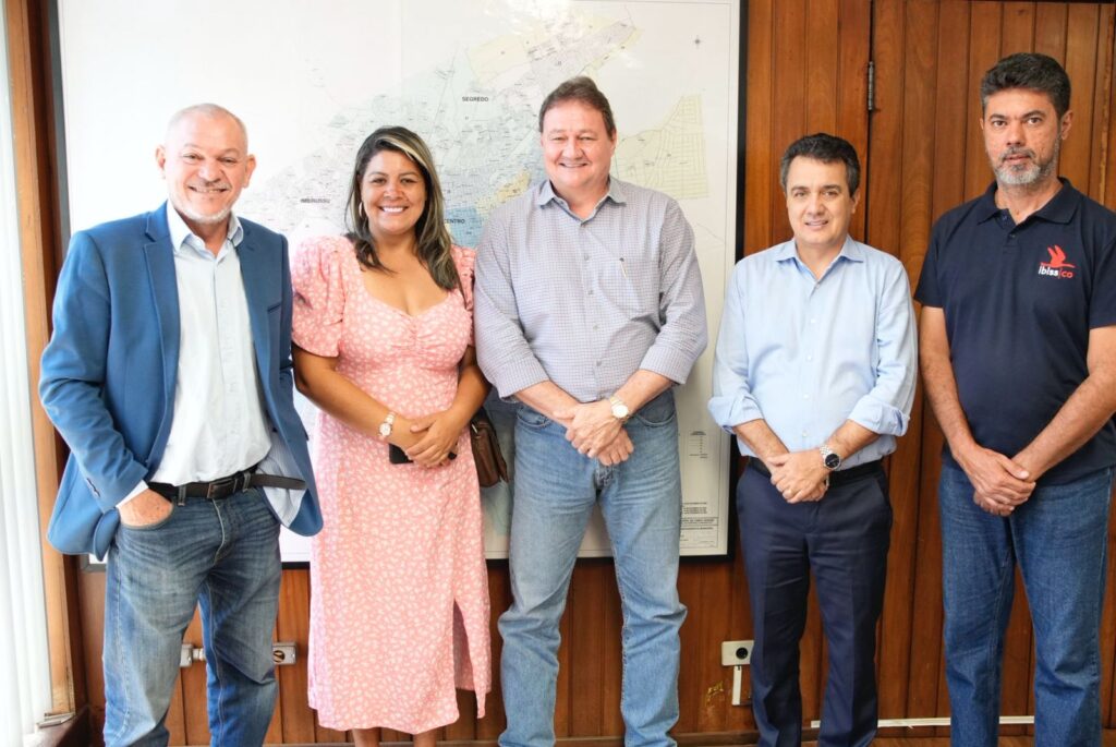 Vereador ao lado do assessor Joaquim, Emilia, Marcelo e Givanildo. Foto: Assessoria