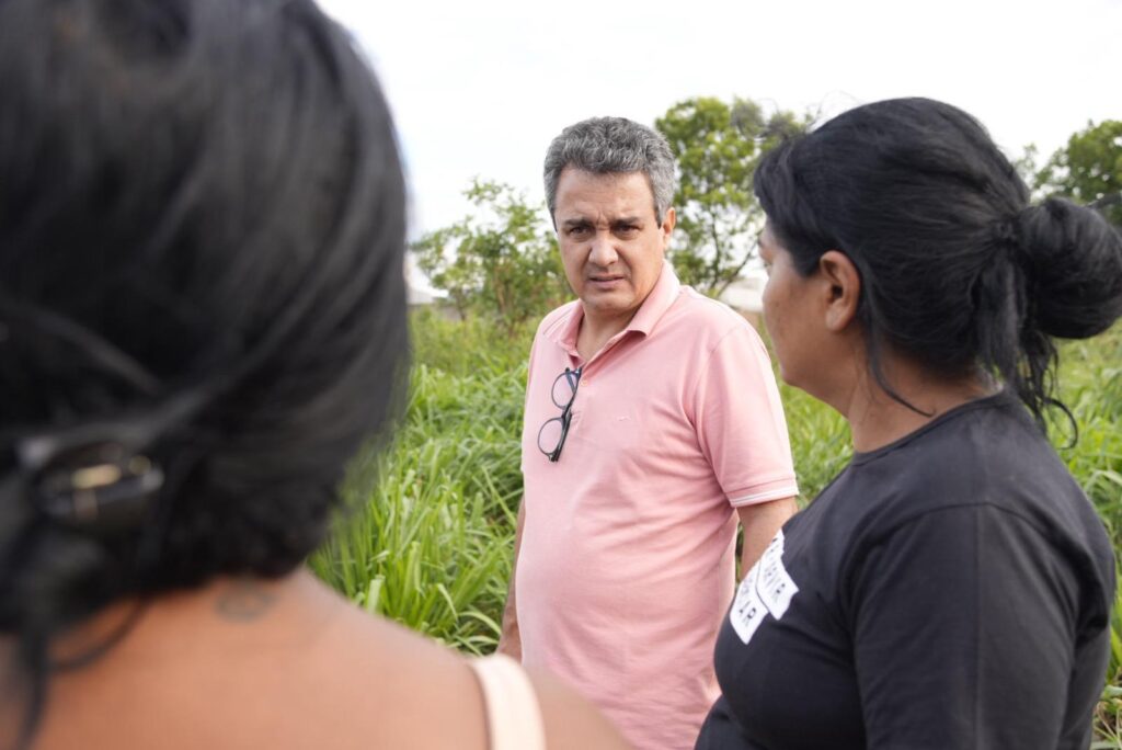Vereador tem visitado comunidades e defendido implantação de projetos habitacionais populares. Foto: Pedro Roque