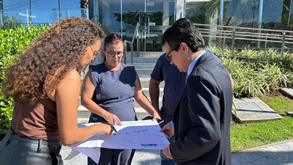 Equipe da Agetran apresenta projeto a vereador. Foto: Pedro Roque