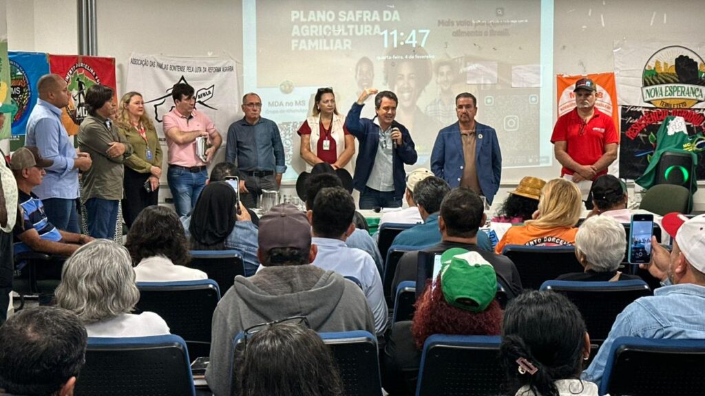 Vereador durante reunião nesta quarta-feira, no Incra. Foto: Pedro Roque