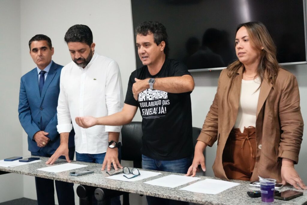 Reunião ocorreu nesta quinta-feira, no gabinete da prefeita. Foto: Pedro Roque