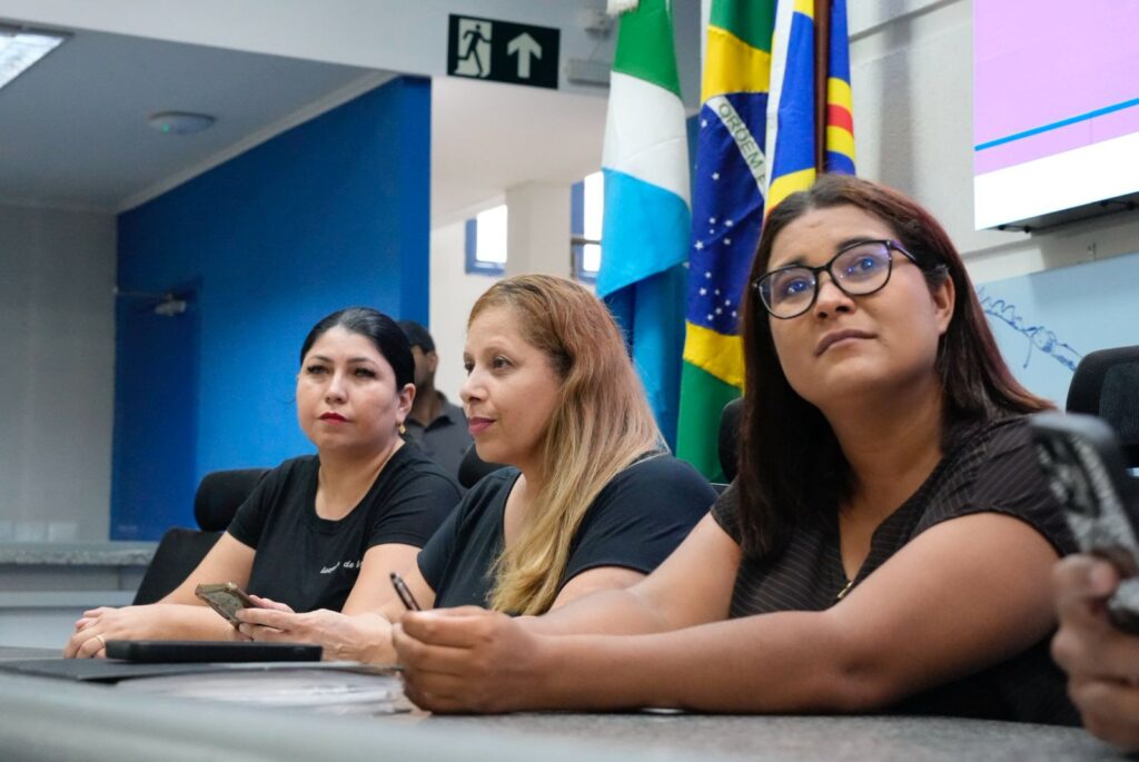 Natali Pereira, à direita, presidente do Sindicato dos Trabalhadores Contratados do município de Campo Grande. Foto: Pedro Roque