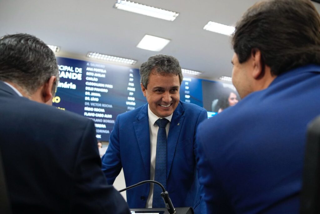 Vereador comemorou derrubada de veto. Foto: Pedro Roque