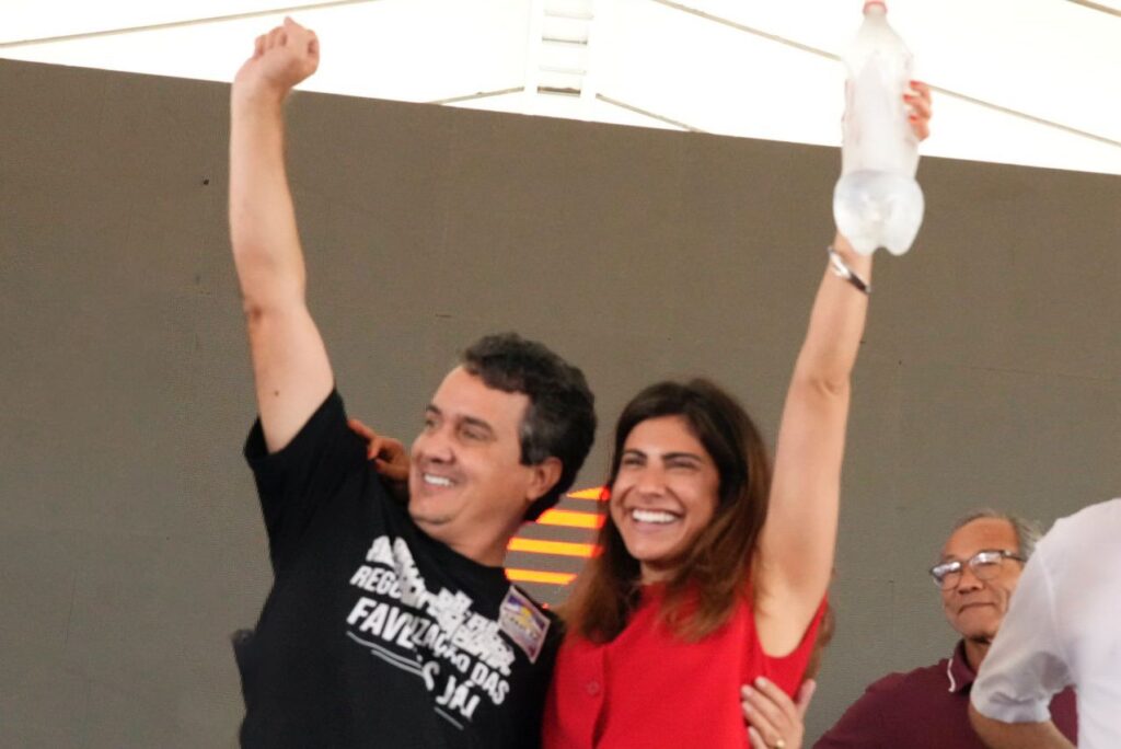 Landmark ao lado da deputada federal Camila Jara. Foto: Pedro Roque