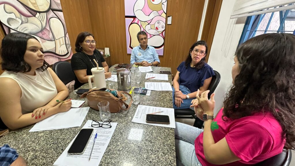 Reunião foi realizada na tarde de quarta-feira, no gabinete do vereador. Foto: Pedro Roque