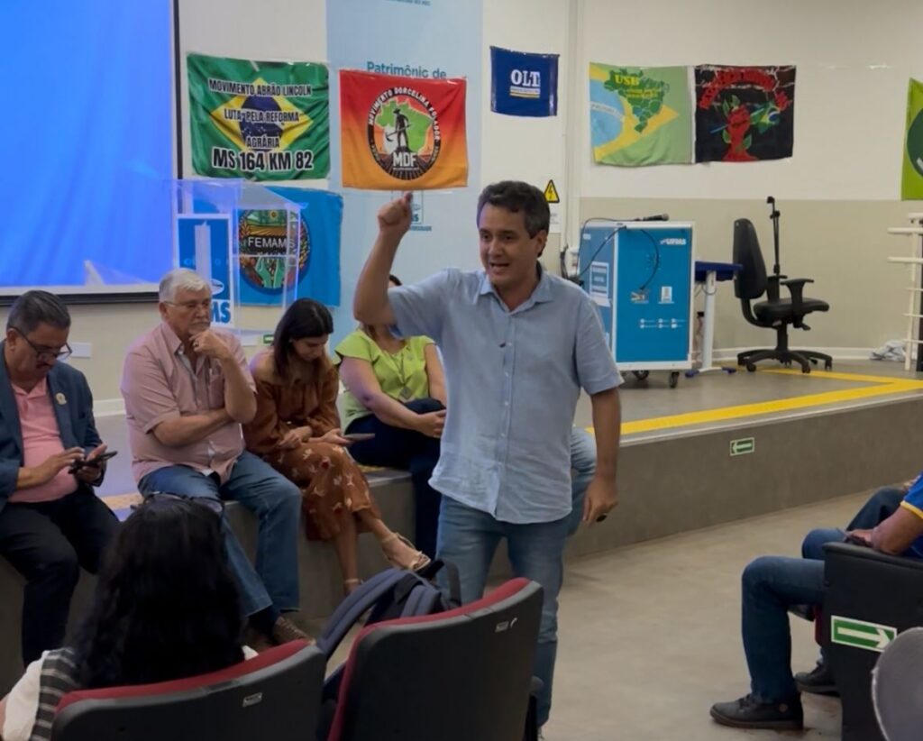 Landmark fala a movimentos sociais durante evento na UFMS. Foto: Pedro Roque