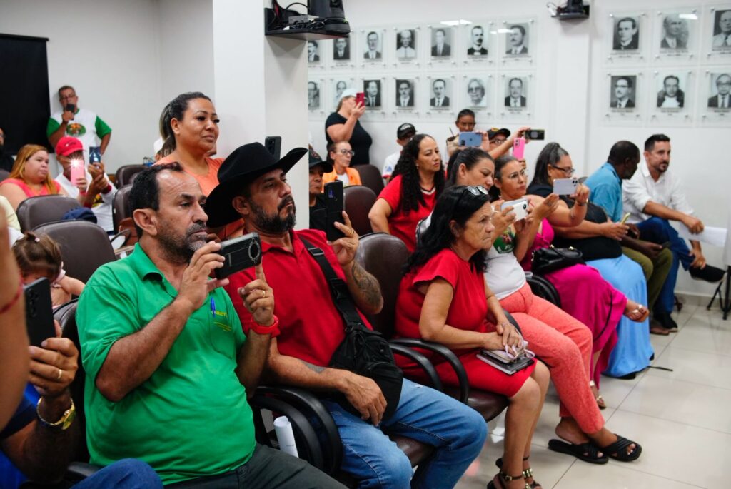 Movimentos durante reunião na Câmara Municipal. Foto: Pedro Roque