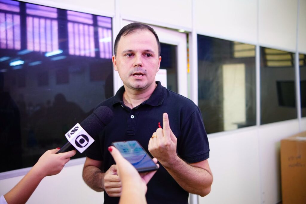 Jader Vasconcelos durante reunião na quarta-feira passada. Foto: Pedro Roque