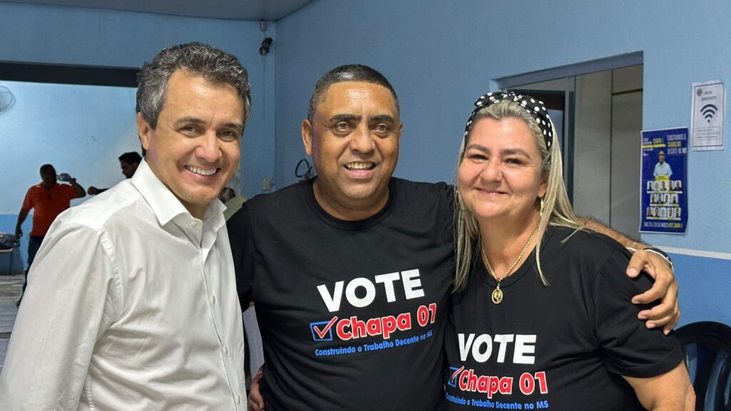 Walter, ao centro, foi reeleito na direção do sindicato. Foto: Pedro Roque