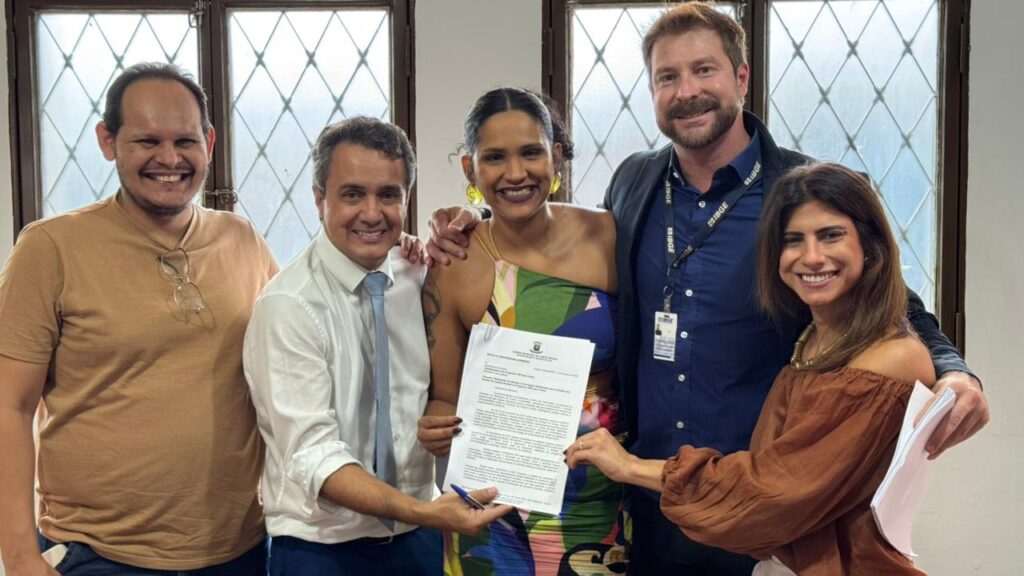 Vereador entregou ofício a representantes do Ministério das Cidades e IBGE. Foto: Pedro Roque