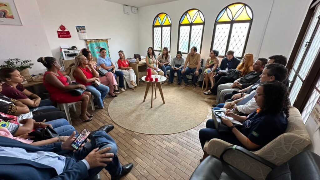 Lideranças comunitárias se reuniram na manhã desta terça-feira (31). Foto: Pedro Roque