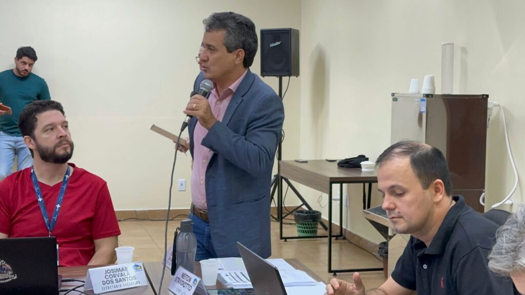 Vereador durante audiência pública nesta manhã. Foto: Pedro Roque
