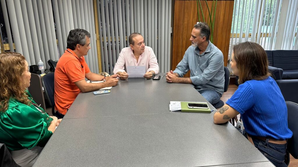 Vereador participou de reunião na Sisep com a advogada Giselle Marques. Foto: Pedro Roque