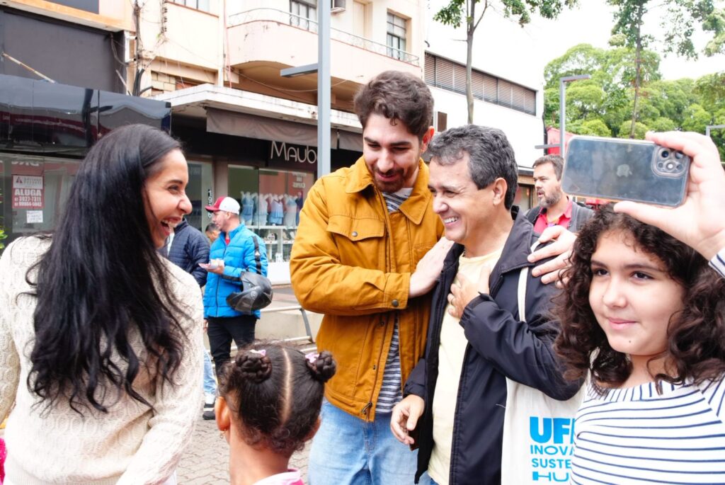 Landmark reunido com trabalhadores em manifesto no centro de Campo Grande. Foto: Pedro Roque