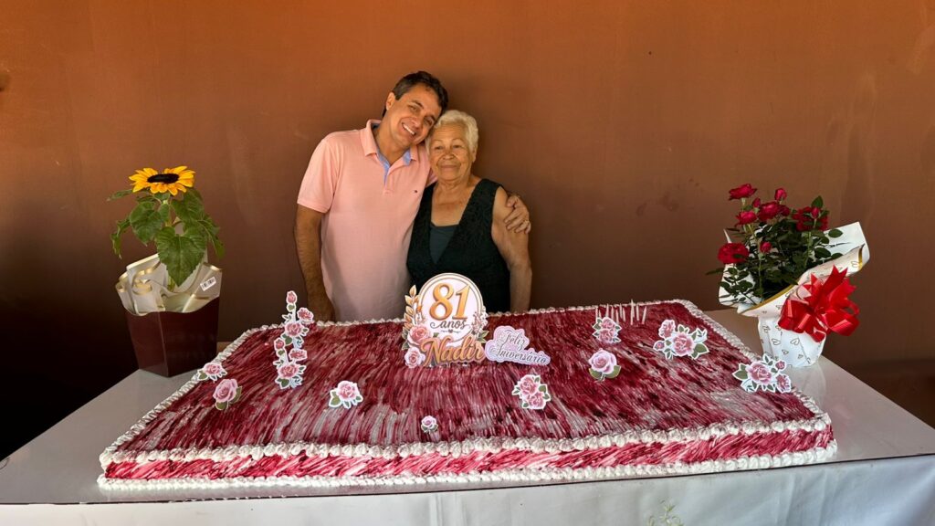 Vereador participa do aniversário de 81 anos de Dona Nadir. Foto: Pedro Roque