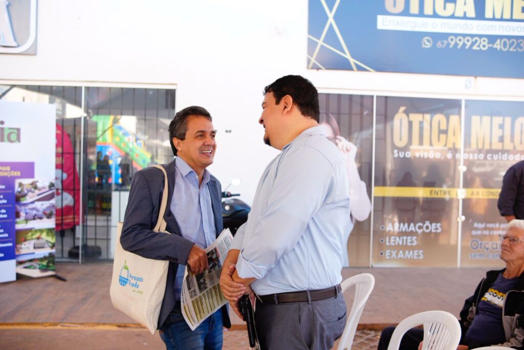 O vereador Landmark Rios conversou com Samuel Cardoso, representante do Ministério das Cidades, sobre as ações do Programa Periferia Viva. Foto: Pedro Roque