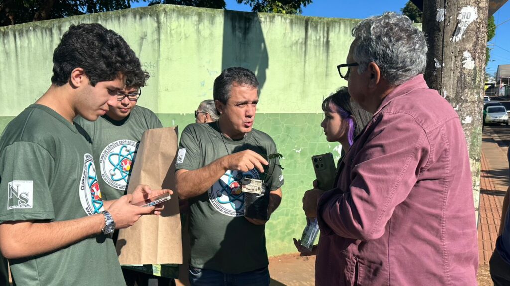 Landmark participou da entrega de mudas. Foto: Pedro Roque